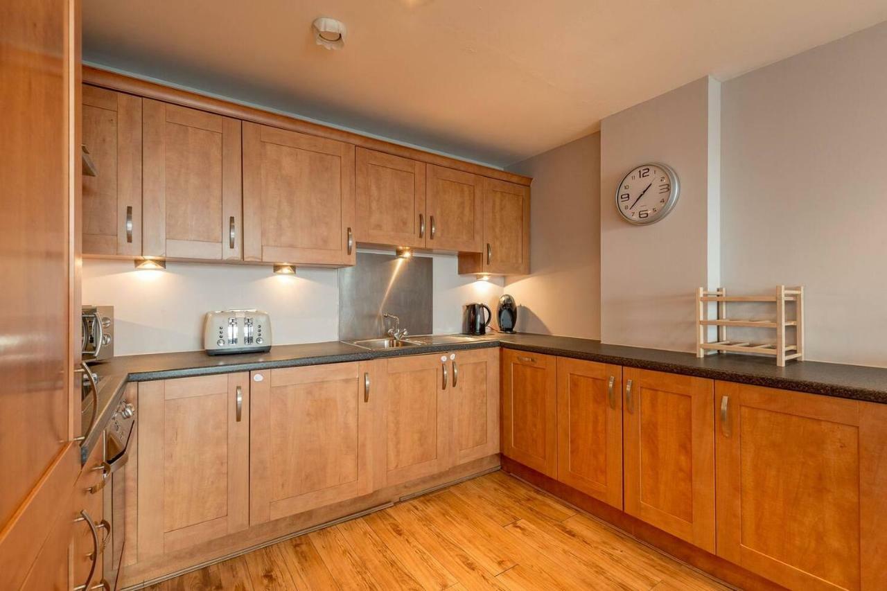 Modern Riverfront Apt. 10 Mins From Hydro/Secc Glasgow Exterior photo