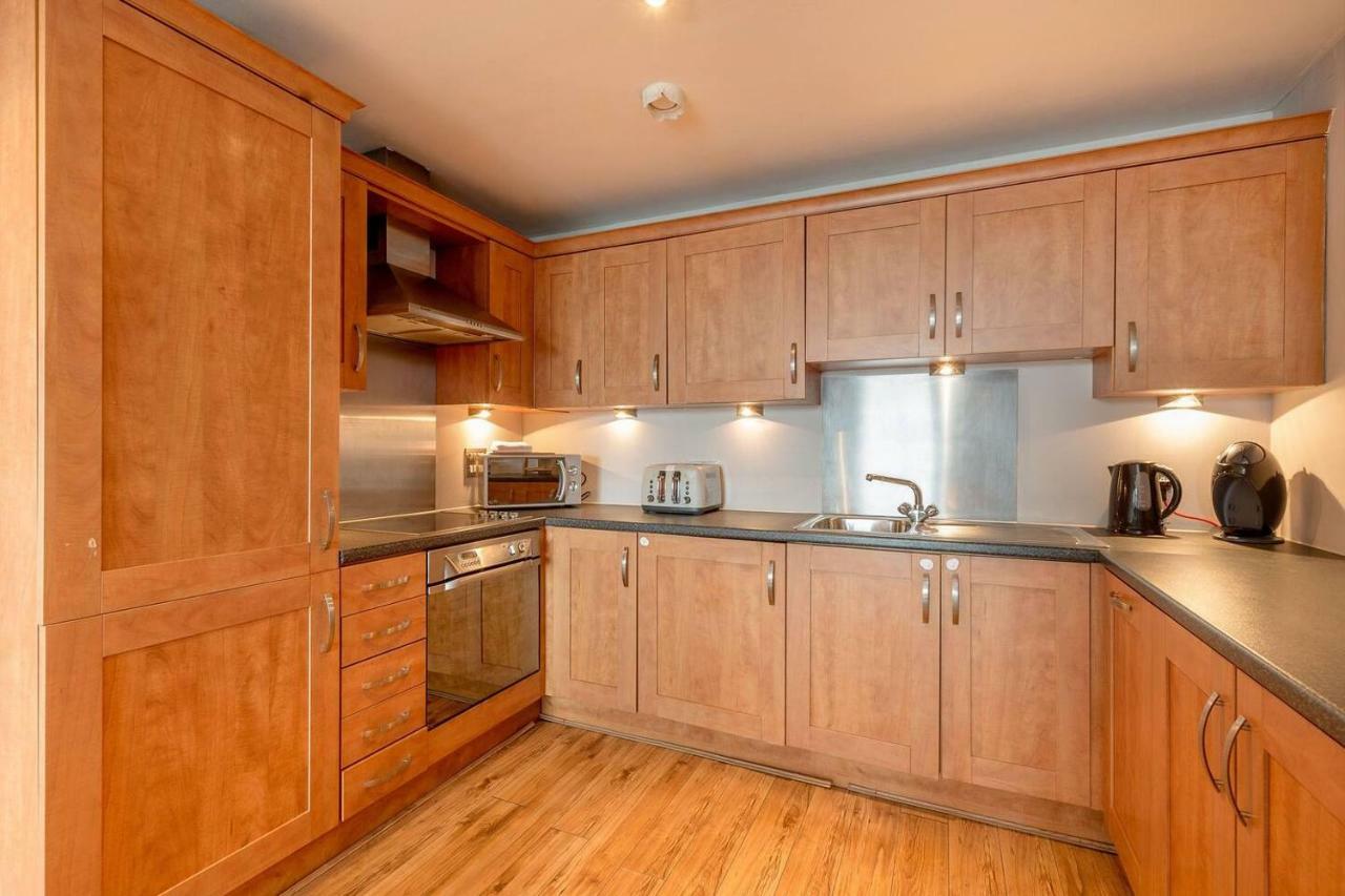 Modern Riverfront Apt. 10 Mins From Hydro/Secc Glasgow Exterior photo